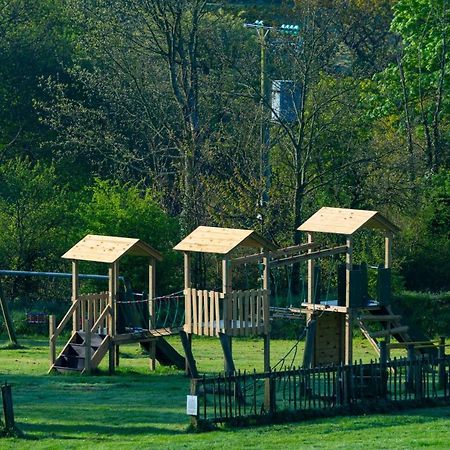 Our Goldfinch 1- Sleeps 2 Persons- Private Hot Tub-Pet Friendly-Tranquil Holiday Away From It All Yet Not Far From St Austell- The Holiday Home Has One Bedroom, Living And Dining Area, Equipped Kitchen-Decking-Outdoor Furniture-Fishing Lakes And More Grampound Dış mekan fotoğraf