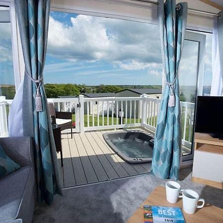 Our Goldfinch 1- Sleeps 2 Persons- Private Hot Tub-Pet Friendly-Tranquil Holiday Away From It All Yet Not Far From St Austell- The Holiday Home Has One Bedroom, Living And Dining Area, Equipped Kitchen-Decking-Outdoor Furniture-Fishing Lakes And More Grampound Dış mekan fotoğraf