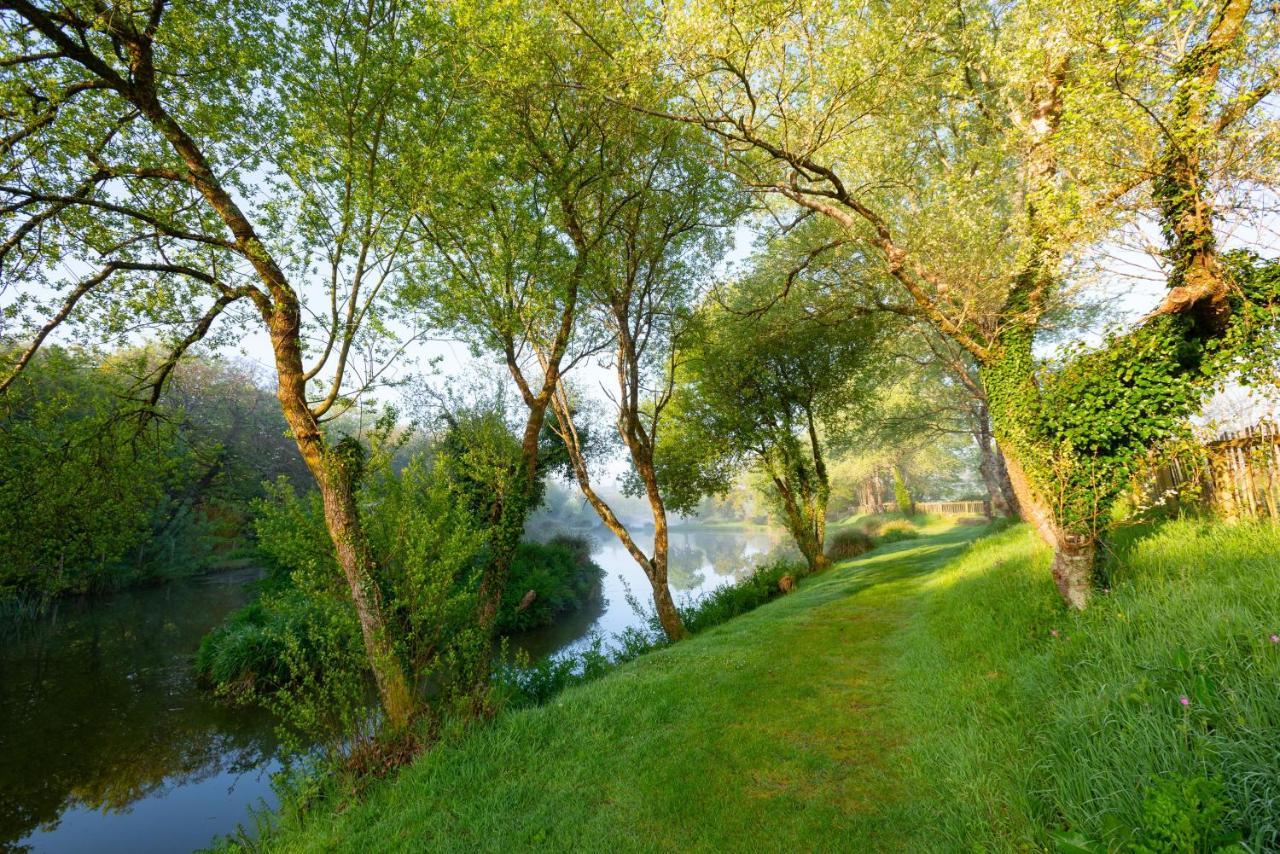 Our Goldfinch 1- Sleeps 2 Persons- Private Hot Tub-Pet Friendly-Tranquil Holiday Away From It All Yet Not Far From St Austell- The Holiday Home Has One Bedroom, Living And Dining Area, Equipped Kitchen-Decking-Outdoor Furniture-Fishing Lakes And More Grampound Dış mekan fotoğraf