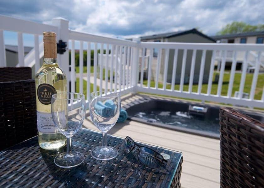 Our Goldfinch 1- Sleeps 2 Persons- Private Hot Tub-Pet Friendly-Tranquil Holiday Away From It All Yet Not Far From St Austell- The Holiday Home Has One Bedroom, Living And Dining Area, Equipped Kitchen-Decking-Outdoor Furniture-Fishing Lakes And More Grampound Dış mekan fotoğraf