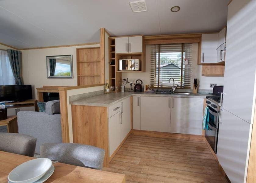 Our Goldfinch 1- Sleeps 2 Persons- Private Hot Tub-Pet Friendly-Tranquil Holiday Away From It All Yet Not Far From St Austell- The Holiday Home Has One Bedroom, Living And Dining Area, Equipped Kitchen-Decking-Outdoor Furniture-Fishing Lakes And More Grampound Dış mekan fotoğraf