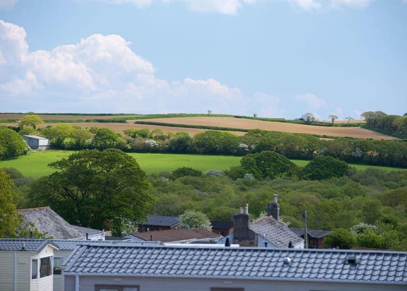 Our Goldfinch 1- Sleeps 2 Persons- Private Hot Tub-Pet Friendly-Tranquil Holiday Away From It All Yet Not Far From St Austell- The Holiday Home Has One Bedroom, Living And Dining Area, Equipped Kitchen-Decking-Outdoor Furniture-Fishing Lakes And More Grampound Dış mekan fotoğraf