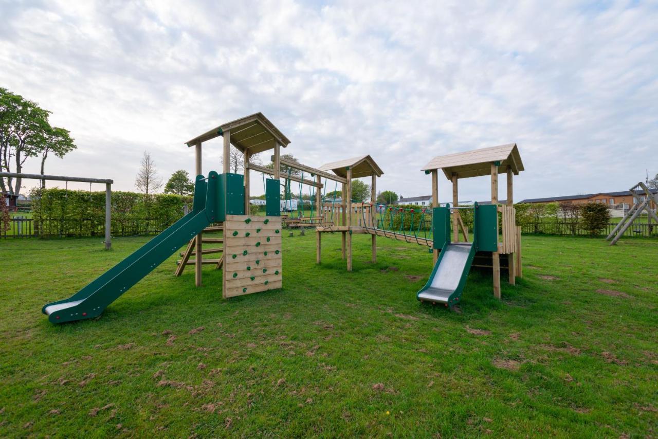 Our Goldfinch 1- Sleeps 2 Persons- Private Hot Tub-Pet Friendly-Tranquil Holiday Away From It All Yet Not Far From St Austell- The Holiday Home Has One Bedroom, Living And Dining Area, Equipped Kitchen-Decking-Outdoor Furniture-Fishing Lakes And More Grampound Dış mekan fotoğraf
