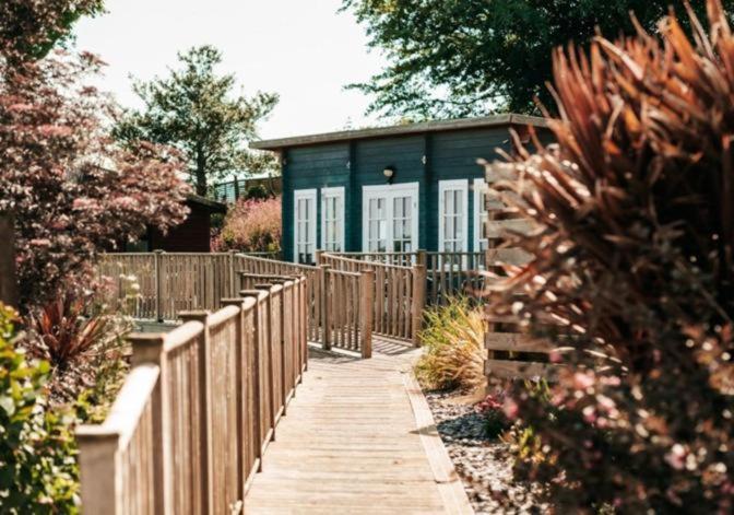 Our Goldfinch 1- Sleeps 2 Persons- Private Hot Tub-Pet Friendly-Tranquil Holiday Away From It All Yet Not Far From St Austell- The Holiday Home Has One Bedroom, Living And Dining Area, Equipped Kitchen-Decking-Outdoor Furniture-Fishing Lakes And More Grampound Dış mekan fotoğraf